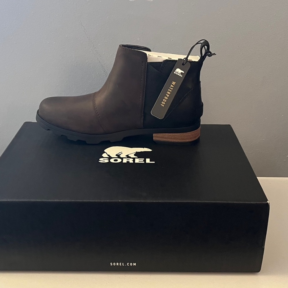 EMELIE CHELSEA waterproof boots from Sorel